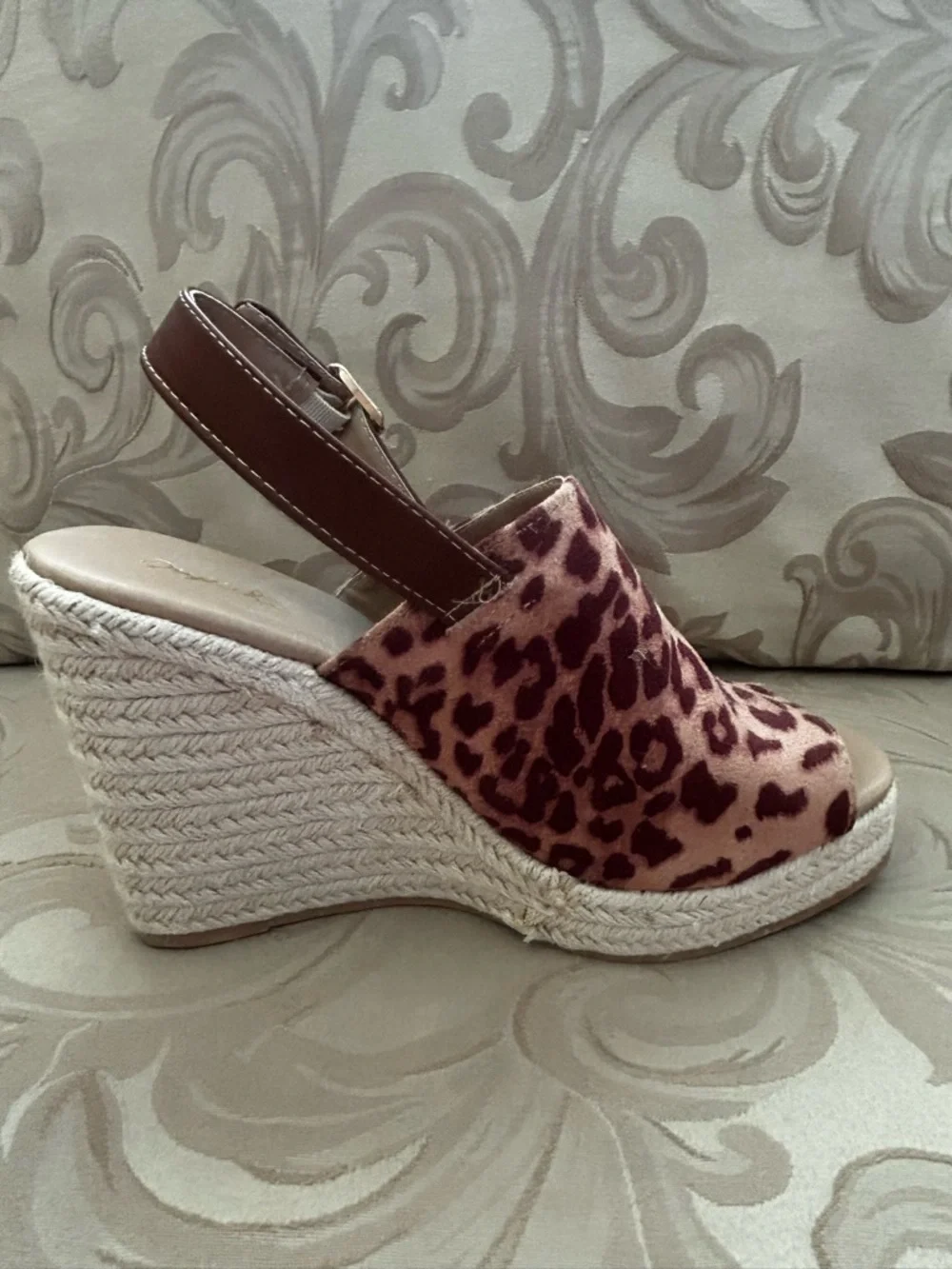 Qupid Women’s 9 Leopard Print Open-Toe Wedge Heeled Sandals Buckle Brown Tan